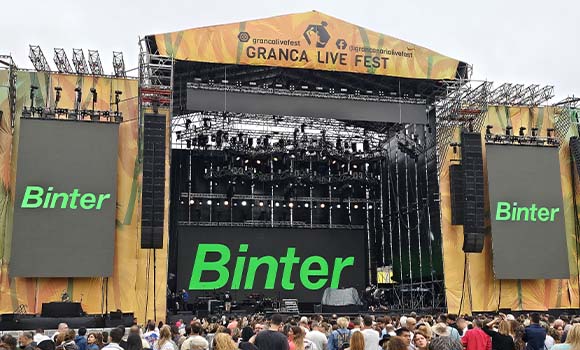 Main stage of Granca Live Fest with screens displaying the Binter logo.