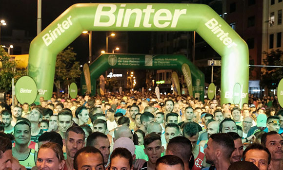 Participantes da corrida na linha de partida